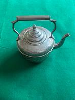 Antieke Zilverkleurige Theepot met Sierlijke Gravures, Antiek en Kunst, Ophalen of Verzenden, Zilver