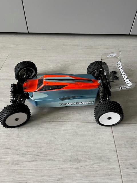 Yokomo MO 2.0 rc buggy - als roller, Hobby en Vrije tijd, Modelbouw | Radiografisch | Auto's, Auto offroad, Zo goed als nieuw