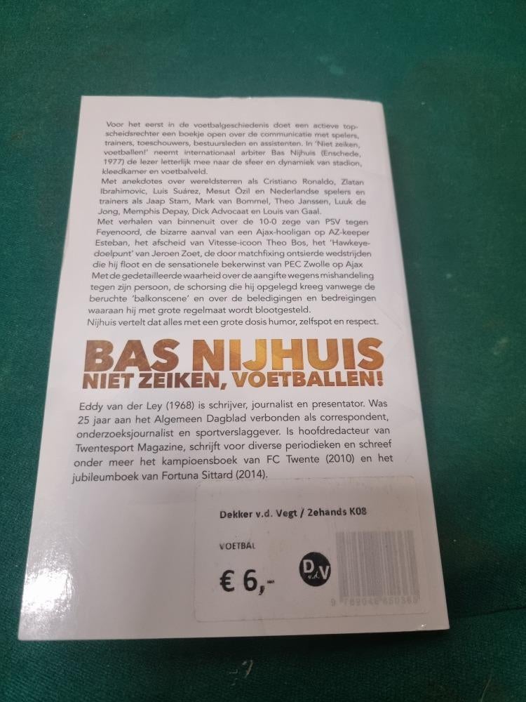 boek bas nijhuis niet zeiken voetballen, Ophalen of Verzenden