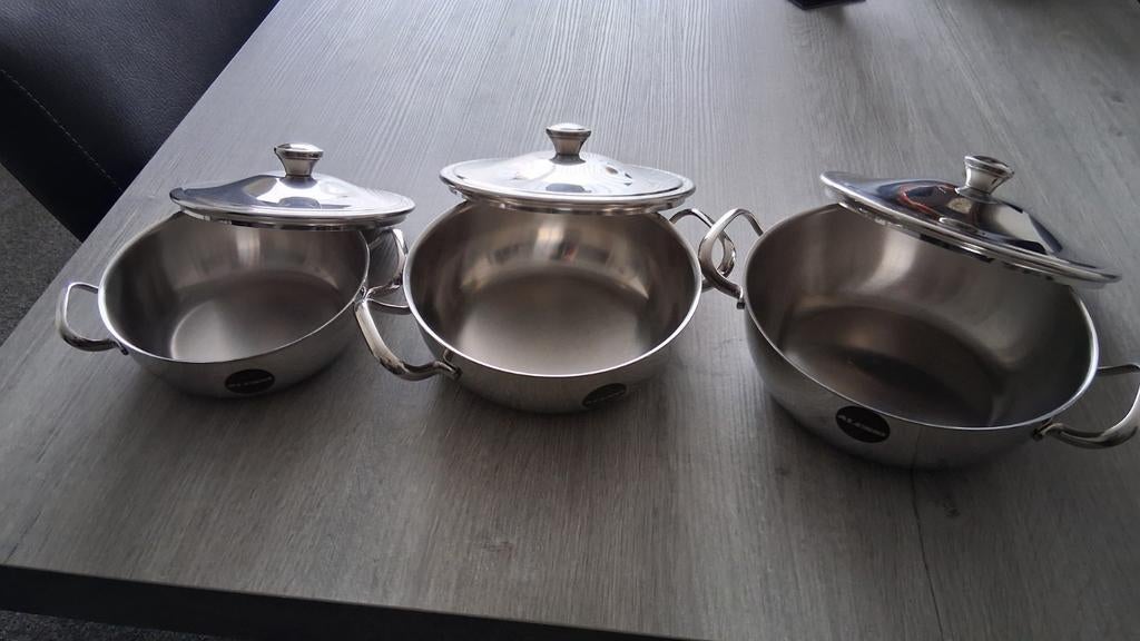 3 RVS alessi dekschalen met Deksel, Ophalen of Verzenden, Zo goed als nieuw, Rvs, Pannenset