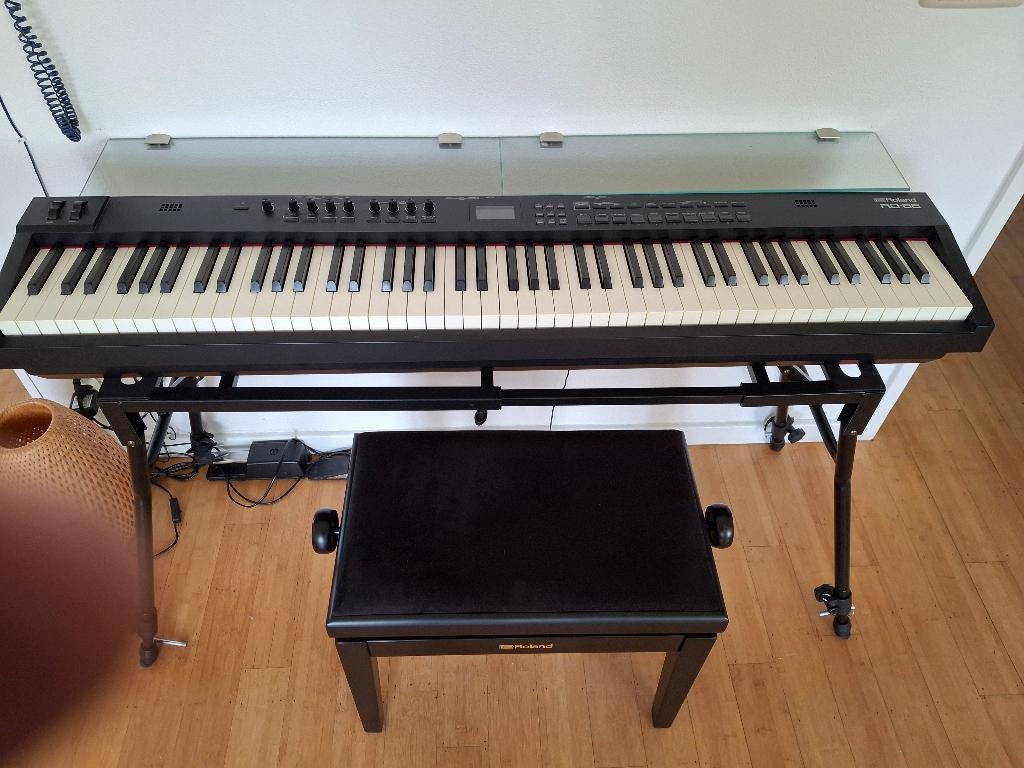 Roland RD-88 (incl. flightcase, stofhoes en standaard), Ophalen, 88 toetsen, Roland, Zo goed als nieuw
