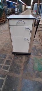 Medisch verrijdbaar ziekenhuis nachtkastje, Ophalen, Gebruikt