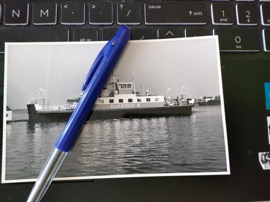 Scheepvaart-foto- Rijkspont 9 - Rijkswaterstaat, Ophalen of Verzenden, Zo goed als nieuw, Boek of Tijdschrift