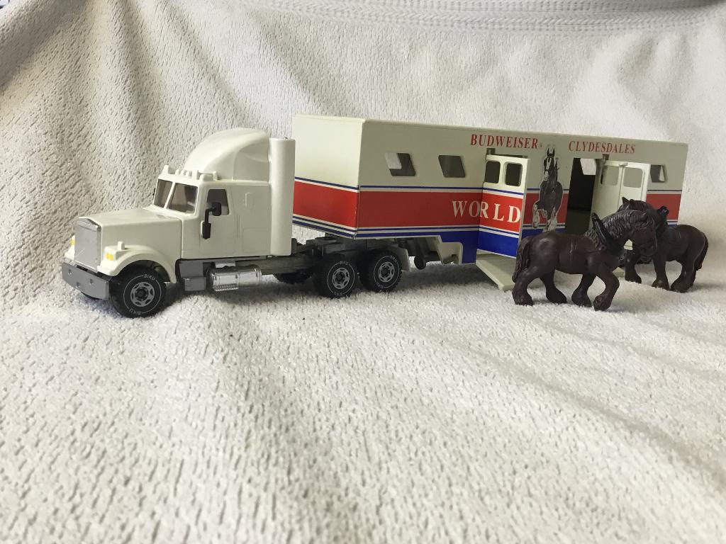 VOLVO vrachtwagen met paarden trailer met paarden, Hobby en Vrije tijd, Modelauto's | 1:50, Ophalen of Verzenden, Nieuw, Bus of Vrachtwagen