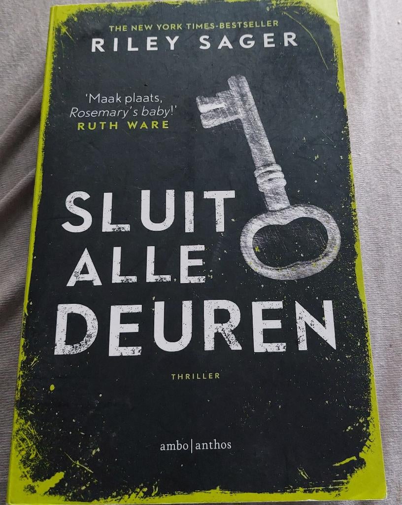 Sluit alle deuren Riley Sager, Boeken, Ophalen of Verzenden, Zo goed als nieuw