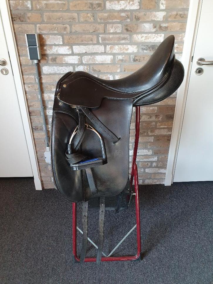 Daaleman Dresseurzadel 18 inch, Dieren en Toebehoren, Paarden en Pony's | Hoofdstellen en Tuigage, Gebruikt, Dressuur, Ophalen of Verzenden