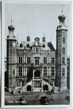 Venlo, Stadhuis (met oude auto's), Ophalen of Verzenden, 1940 tot 1960, Ongelopen, Limburg
