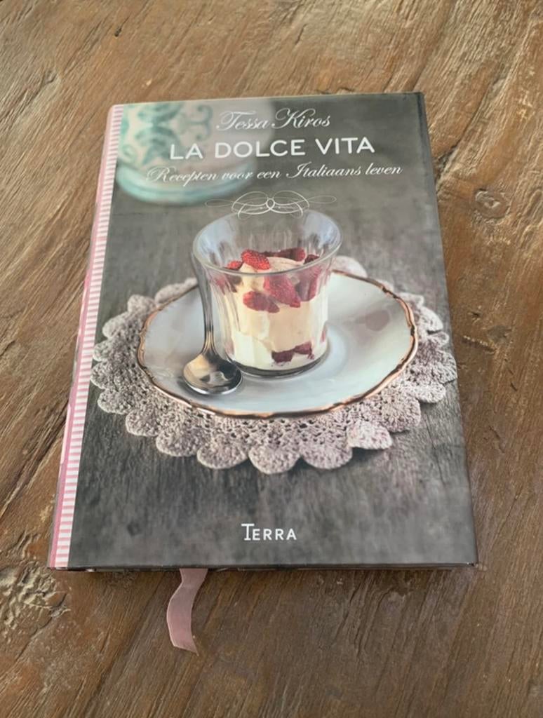 Kookboek La dolce vita van Tessa Kiros, Boeken, Kookboeken, Ophalen of Verzenden, Zo goed als nieuw, Italië