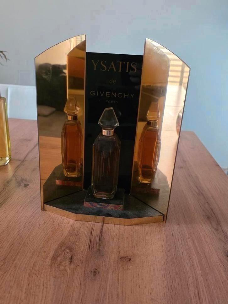 Ysatis de Givenchy Parfum met Display, Verzamelen, Parfumverzamelingen, Parfumfles, Gevuld, Ophalen of Verzenden