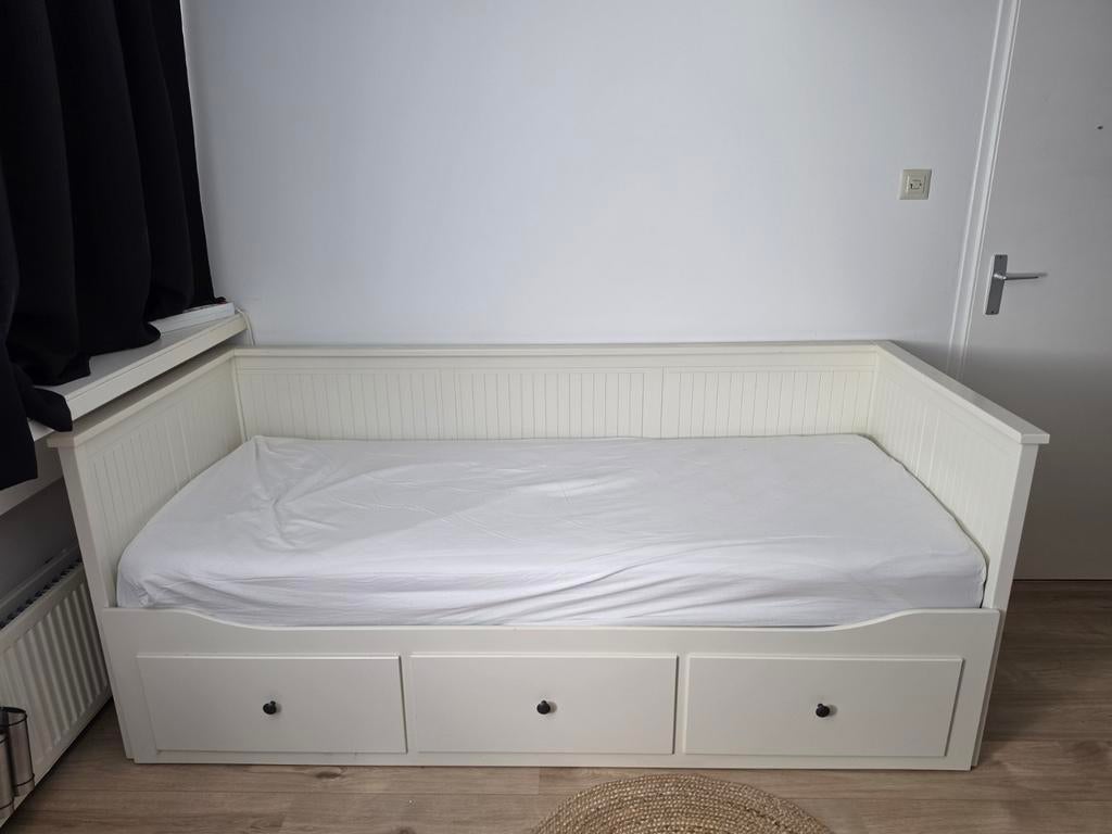 Ikea Hemnes 1-2pers bedbank logeerbed 80x200 160x200, Ophalen, Wit, Zo goed als nieuw, 80 cm