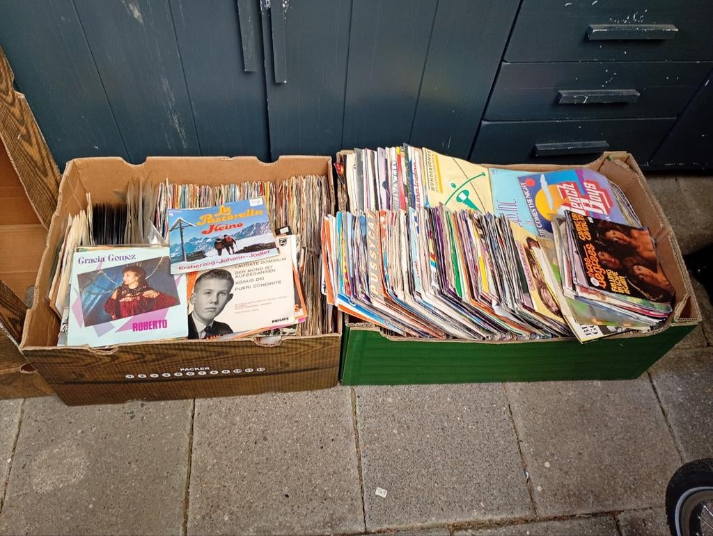 Grote partij singels,1 doos vnl duits/schlagers,1 top 40, Ophalen, Gebruikt