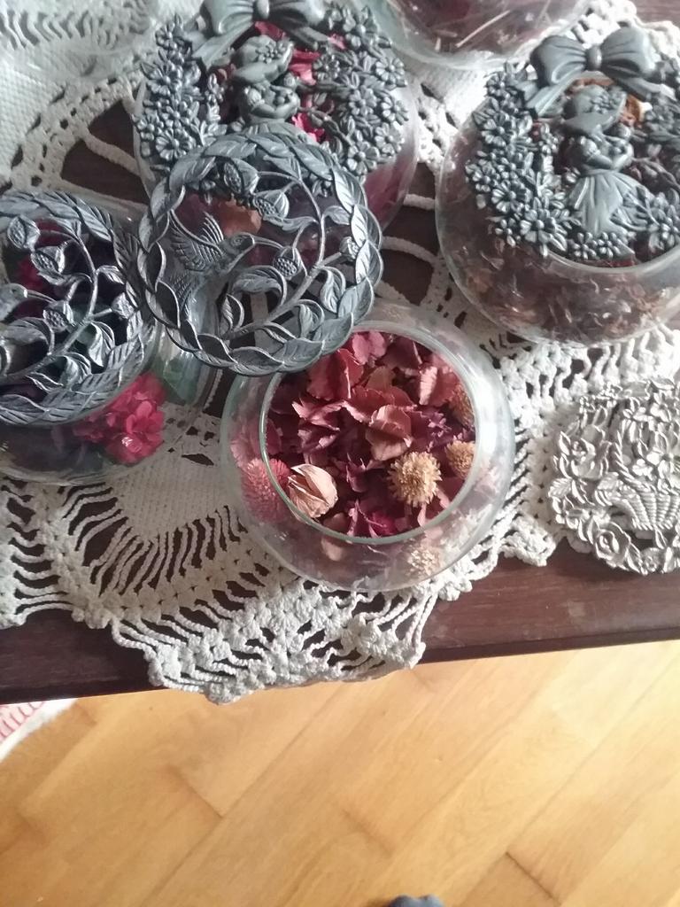 VINTAGE GAVE GLAZEN POTPOURRI HOUDERS MET TINNEN DEKSELTJE, Ophalen of Verzenden