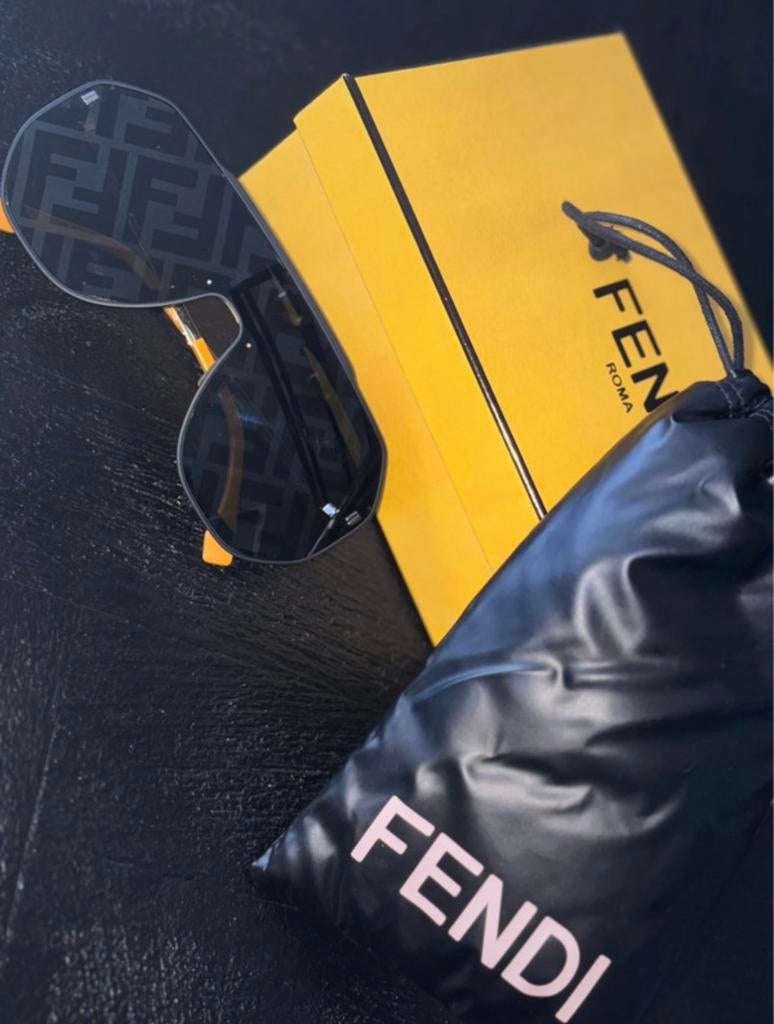 Luxe Fendi Zonnebril, Nieuw & 100% Origineel, Zonnebril, Zwart, Nieuw, Ophalen