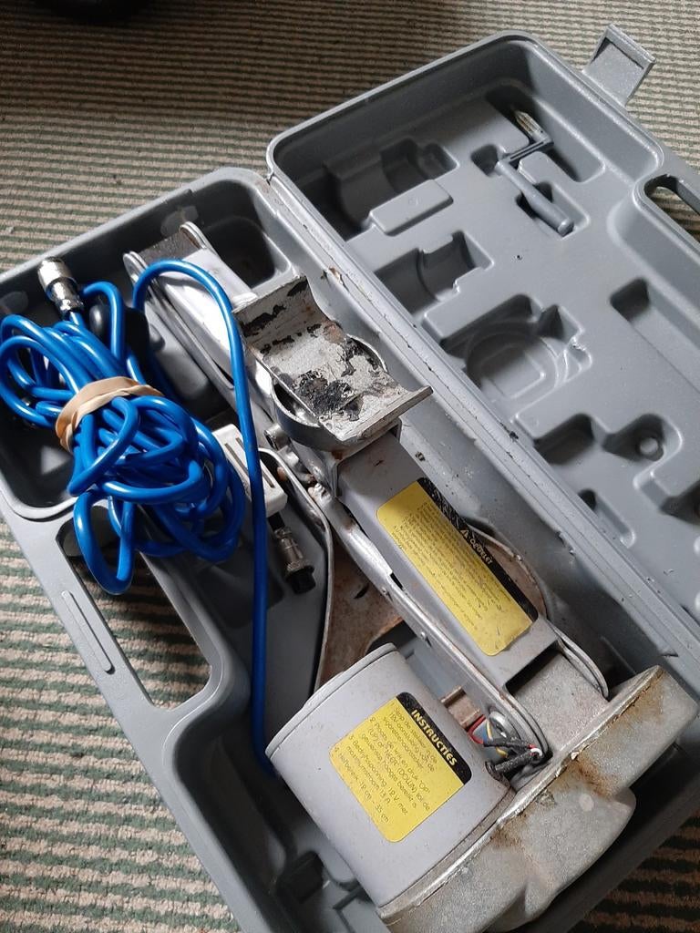 2x Elektrische Universele Krik 12V/Accu - 2000kg, Ophalen, Gebruikt, Elektrisch, Schaarkrik