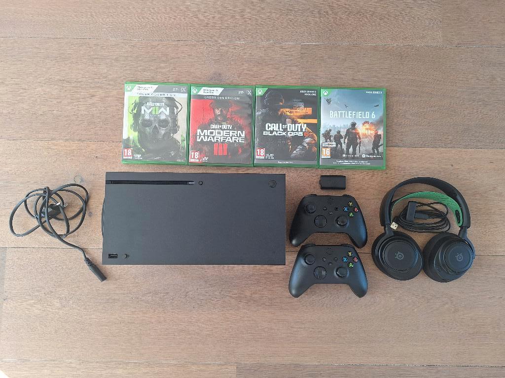 Xbox Series X bundel – 2 controllers + headset + games, Ophalen of Verzenden, Zo goed als nieuw