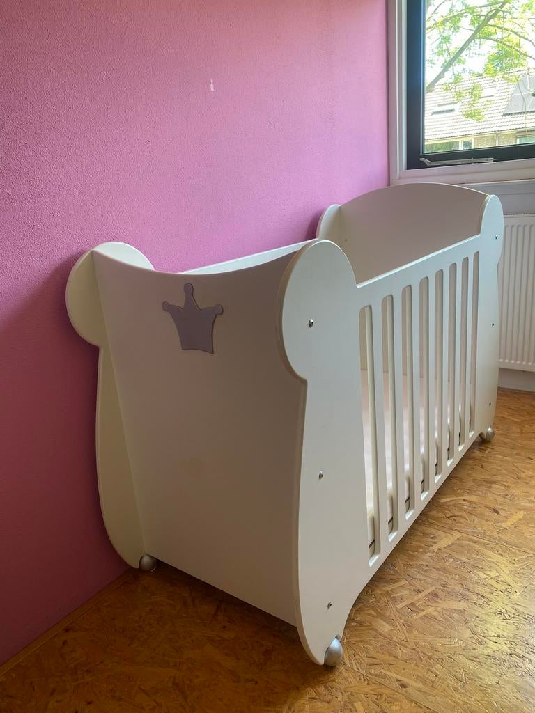 GRATIS Babykamer “ kroontje “ ,wit met zilveren bollen  MDF, Ophalen, Gebruikt, Overige typen
