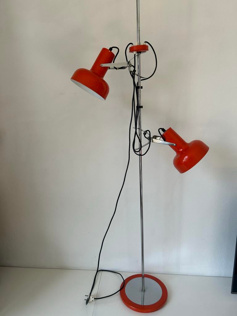Vintage vloerlamp met twee oranje spots, Huis en Inrichting, Lampen | Vloerlampen, Ophalen of Verzenden, Gebruikt, Metaal, 150 tot 200 cm
