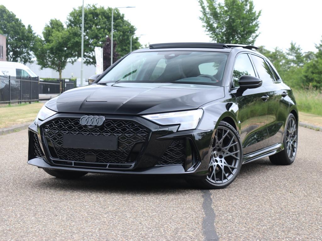 Audi A3 RS3 Tfsi 400pk S-tronic Quattro 2025 Zwart, Auto's, Automaat, Zwart, Vierwielaandrijving, Geïmporteerd