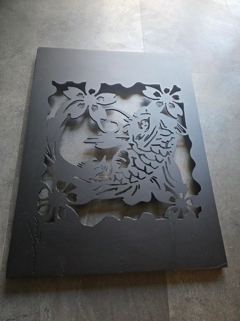 Metalen wandpaneel – Koi karper & bloesem (lasergesneden), Huis en Inrichting, Ophalen of Verzenden, Zo goed als nieuw, Metaal