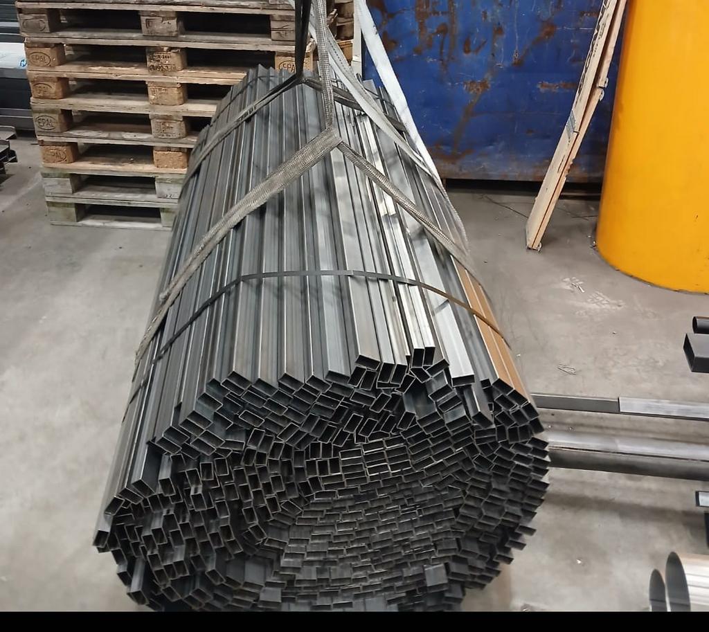 Mooie stalen kokers 40x20, Ophalen