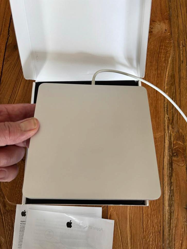 Apple USB SuperDrive - Zo goed als nieuw, Computers en Software, Optische drives, Zo goed als nieuw, Extern, MacOS, Cd, Verzenden
