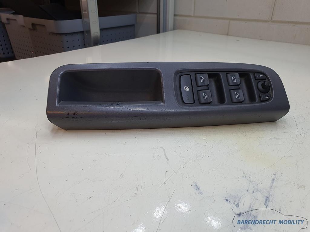 Volvo S40 V50 raam bedienings schakelaar raambedieningsschak, Auto-onderdelen, Dashboard en Schakelaars, Gebruikt, Gunnar Engellaus vag 8
405 31  Gothenburg, SE