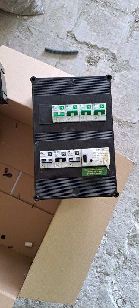 Siemens groepenkast met aardlekschakelaar, Doe-het-zelf en Verbouw, Elektra en Kabels, Ophalen