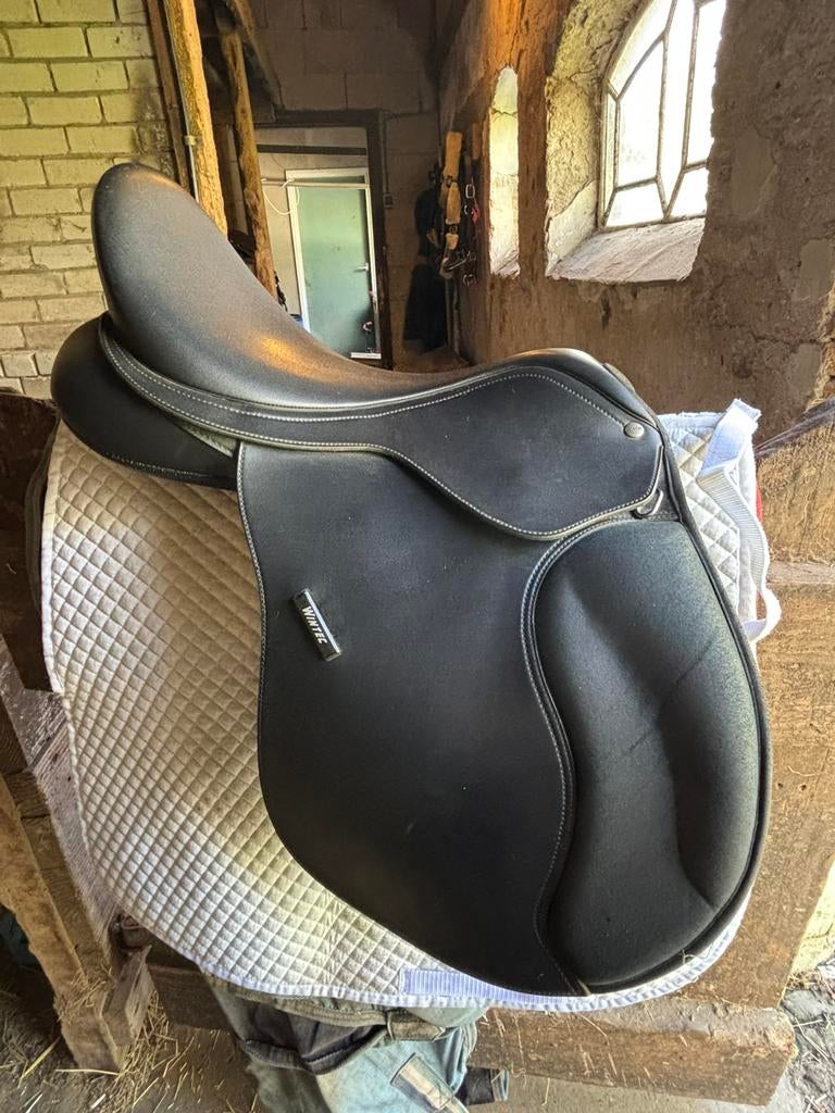 Wintec veelzijdigheid zadel en Hulsebosch dressuur zadel, Dieren en Toebehoren, Paarden en Pony's | Zadels, Ophalen of Verzenden