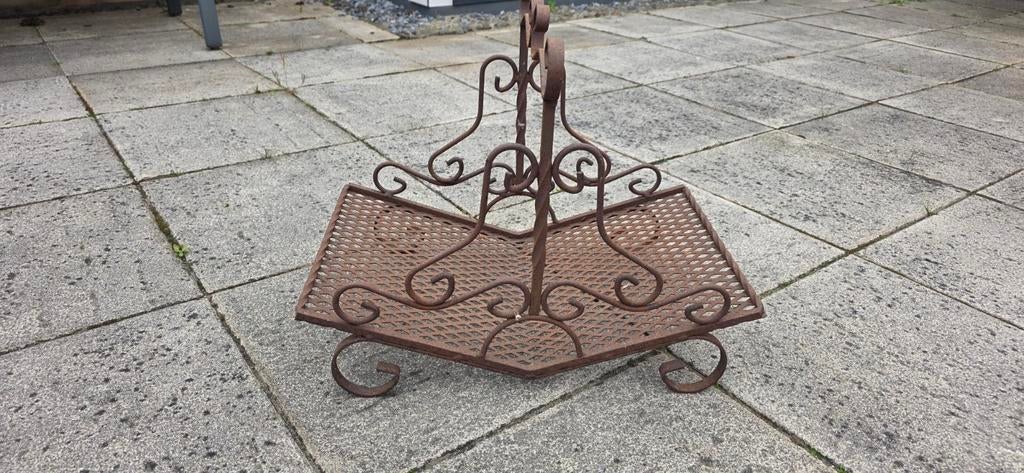 Gietijzeren houtbak, Ophalen