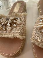 Dames Slippers met Schelpen  - Zomerse Stijl ibiza look, Ophalen of Verzenden, Gedragen, Beige, Slippers