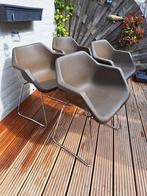 Robin Day Stoelen voor Hille 1967, Ophalen