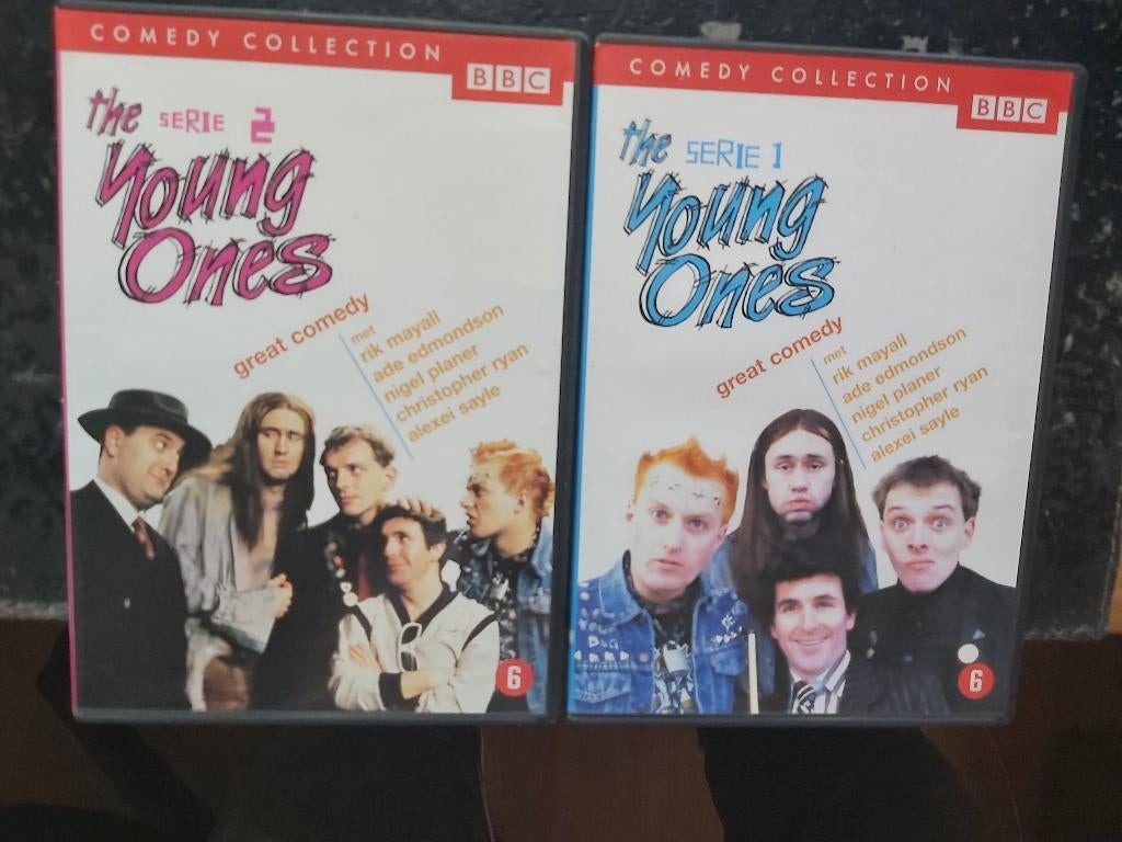 young ones  1  en 2, Alle leeftijden, Ophalen of Verzenden, Gebruikt, Komedie