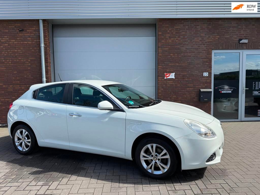 Alfa Romeo Giulietta 1.4 T Distinctive|AIRCO|NIEUWE APK|CRUI, Auto's, Alfa Romeo, Voorwielaandrijving, Euro 5, Stof, Gebruikt