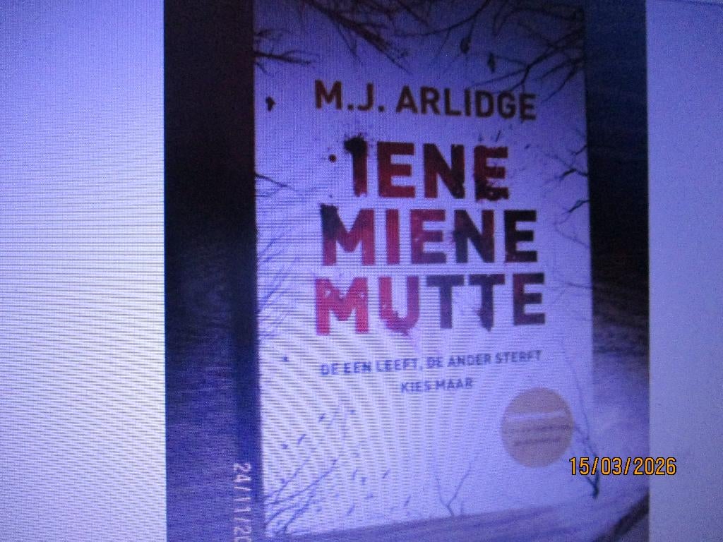 Iene Miene Mutte  M.J. Arlidge  9789022576229, Ophalen of Verzenden, Gelezen