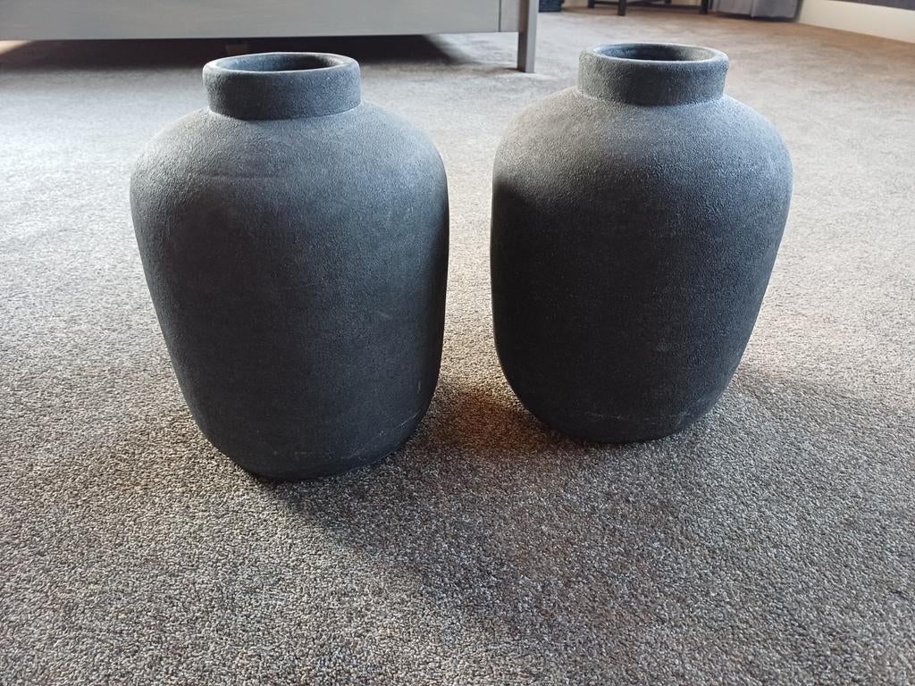 Twee mooie grijze potten van Still, Ophalen, Zo goed als nieuw, Overige kleuren, Minder dan 50 cm
