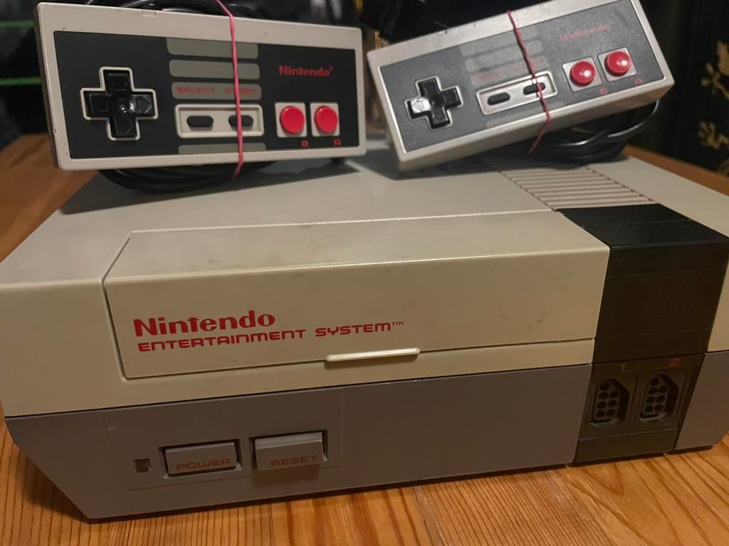 NES Console original 1985 compleet met HDMI, Spelcomputers en Games, Spelcomputers | Nintendo NES, Gebruikt, Met 2 controllers