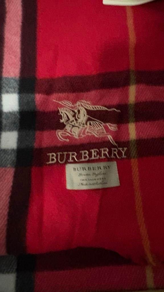 Burberry sjaal rood geruit, Kleding | Dames, Mutsen, Sjaals en Handschoenen, Ophalen of Verzenden, Nieuw, Maat 46/48 (XL) of groter