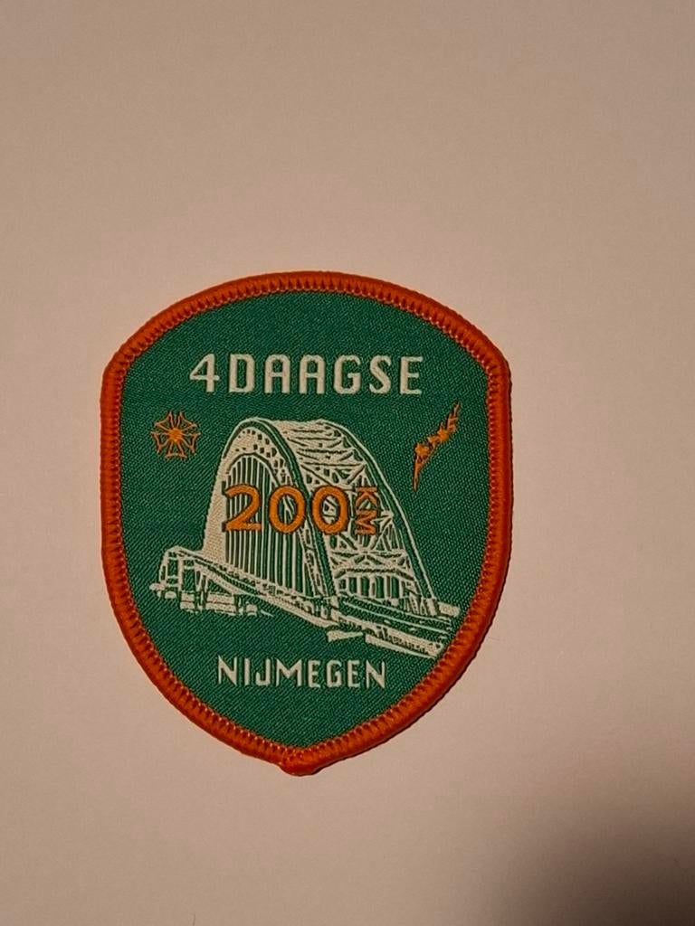 Embleem 4daagse nijmegen, Ophalen of Verzenden, Landmacht, Nederland, Embleem of Badge