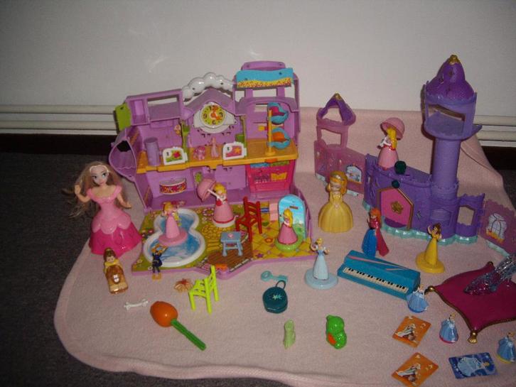 hotel met prinsessen +kasteeltje met prinsessen, Kinderen en Baby's, Speelgoed | Poppen, Zo goed als nieuw, Overige typen, Ophalen