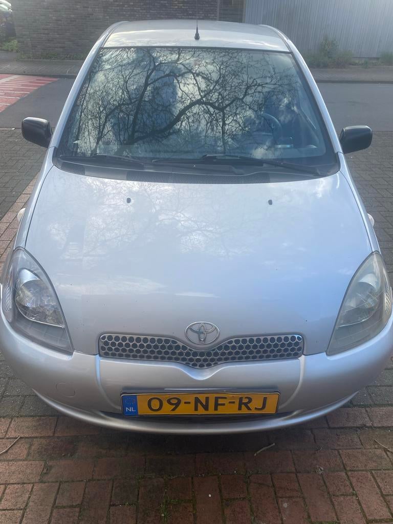 Toyota Yaris 1.3 16V 5DR Linea Luna 2003 Grijs, Auto's, Voorwielaandrijving, 1299 cc, 31 €/maand, 4 cilinders