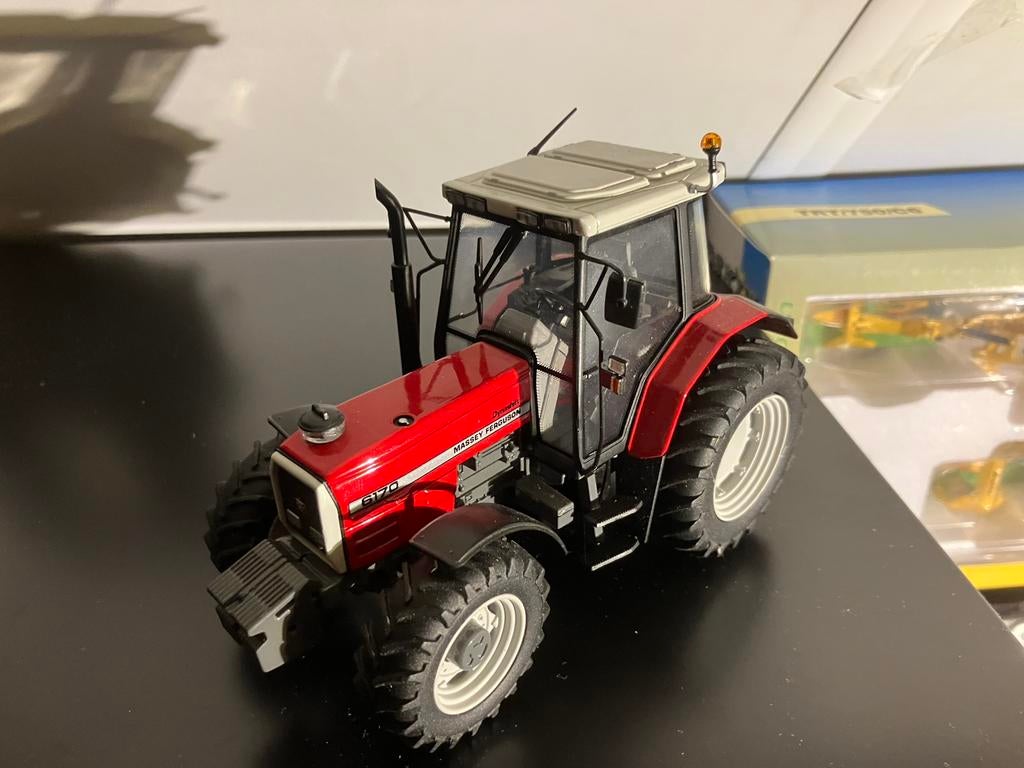 MF 6170 dynashift UH 1:32, Hobby en Vrije tijd, Modelauto's | 1:32, Ophalen of Verzenden, Zo goed als nieuw, Tractor of Landbouw