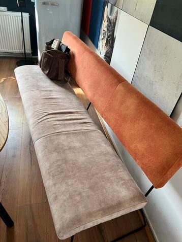 Leuke bank staat bij leuke tafel ook te koop!! beschikbaar voor biedingen