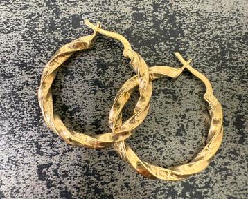 Prachtige 14k gouden wokkels oorbellen beschikbaar voor biedingen