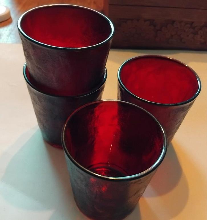 4 Arcopal Arcoroc Robijnrode bekers jaren '70, Antiek en Kunst, Antiek | Glas en Kristal, Ophalen of Verzenden
