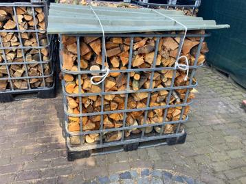 Haardhout zwarte els met een beetje wilg beschikbaar voor biedingen