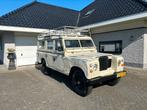 Land Rover Defender 1978 Wit diesel 9 persoons belastingvrij, Auto's, 4 cilinders, Diesel, 9 stoelen, Geïmporteerd