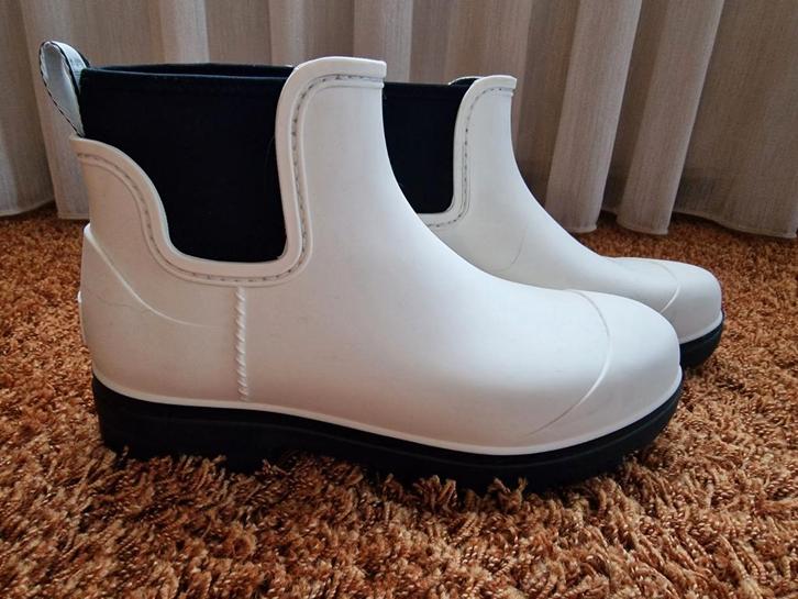 Ugg 39 droplet, Kleding | Dames, Schoenen, Zo goed als nieuw, Wit, Ophalen of Verzenden