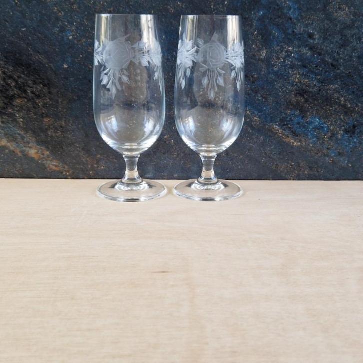 2 oude bewerkte drinkglazen, Antiek en Kunst, Antiek | Glas en Kristal, Ophalen of Verzenden