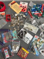 Heel Fournituren, o.a drukknopen, drukkers , jeans knopen et, Hobby en Vrije tijd, Ophalen of Verzenden, Knoop of Knopen