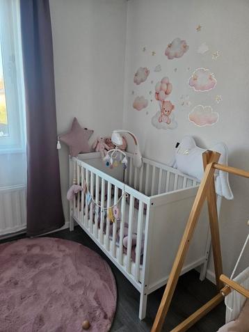 nieuw bed met een nieuwe matras 124 cm x 67 cm beschikbaar voor biedingen